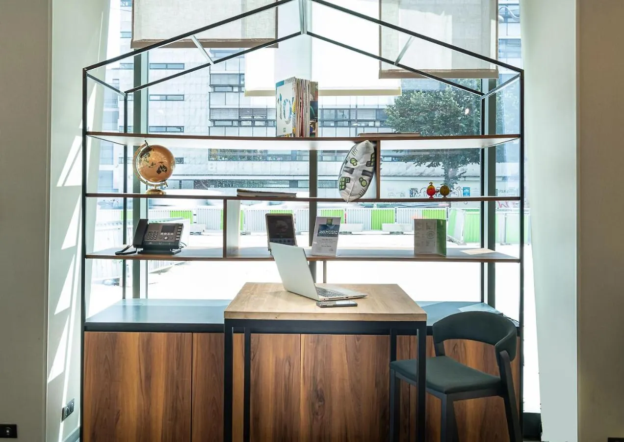 Ibis Styles Paris Meteor Avenue D'Italie Hotel 3*,