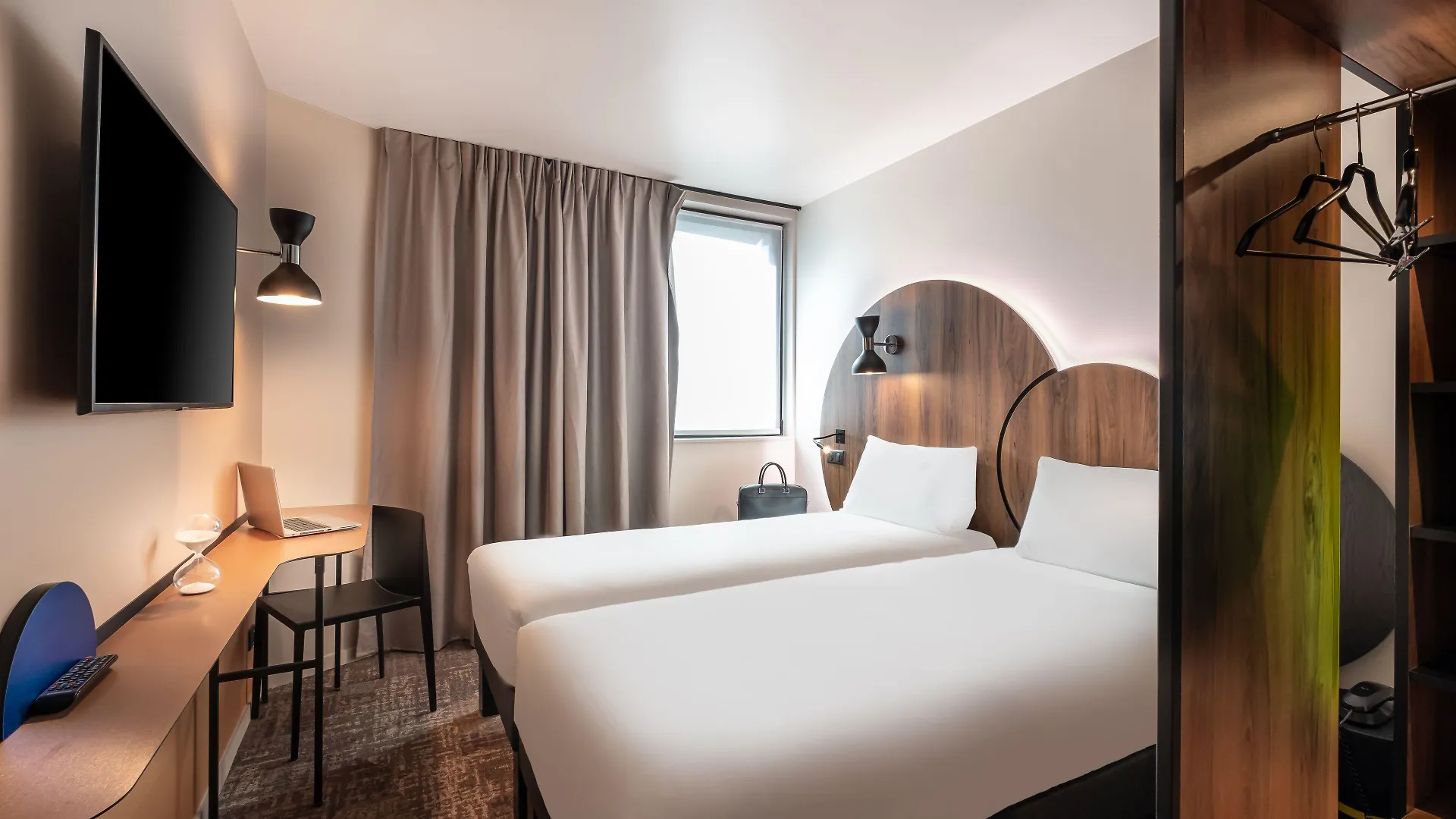 Ibis Styles Paris Meteor Avenue D'Italie Hotel 3*,  France