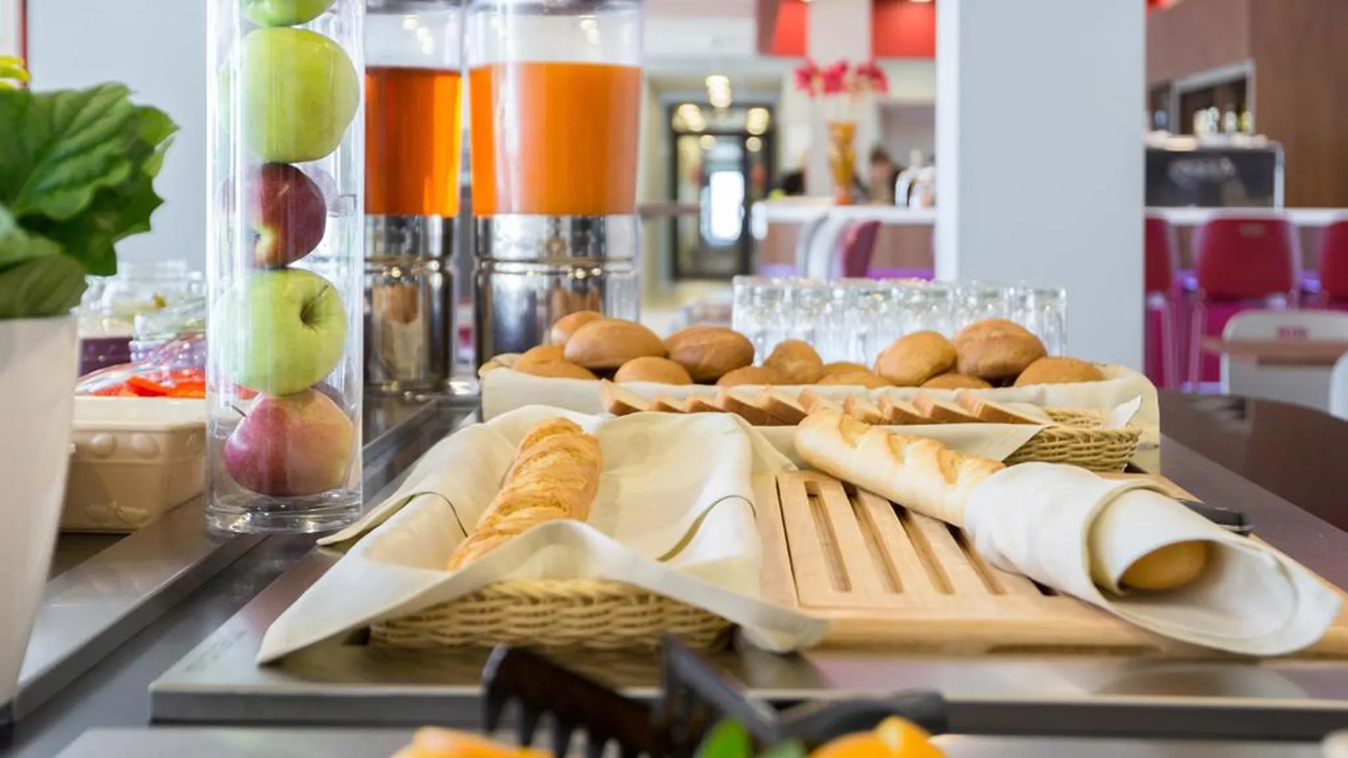 Ibis Styles Paris Meteor Avenue D'Italie Hotel 3*,  France