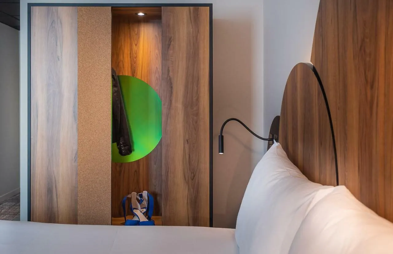 Ibis Styles Paris Meteor Avenue D'Italie Hotel
